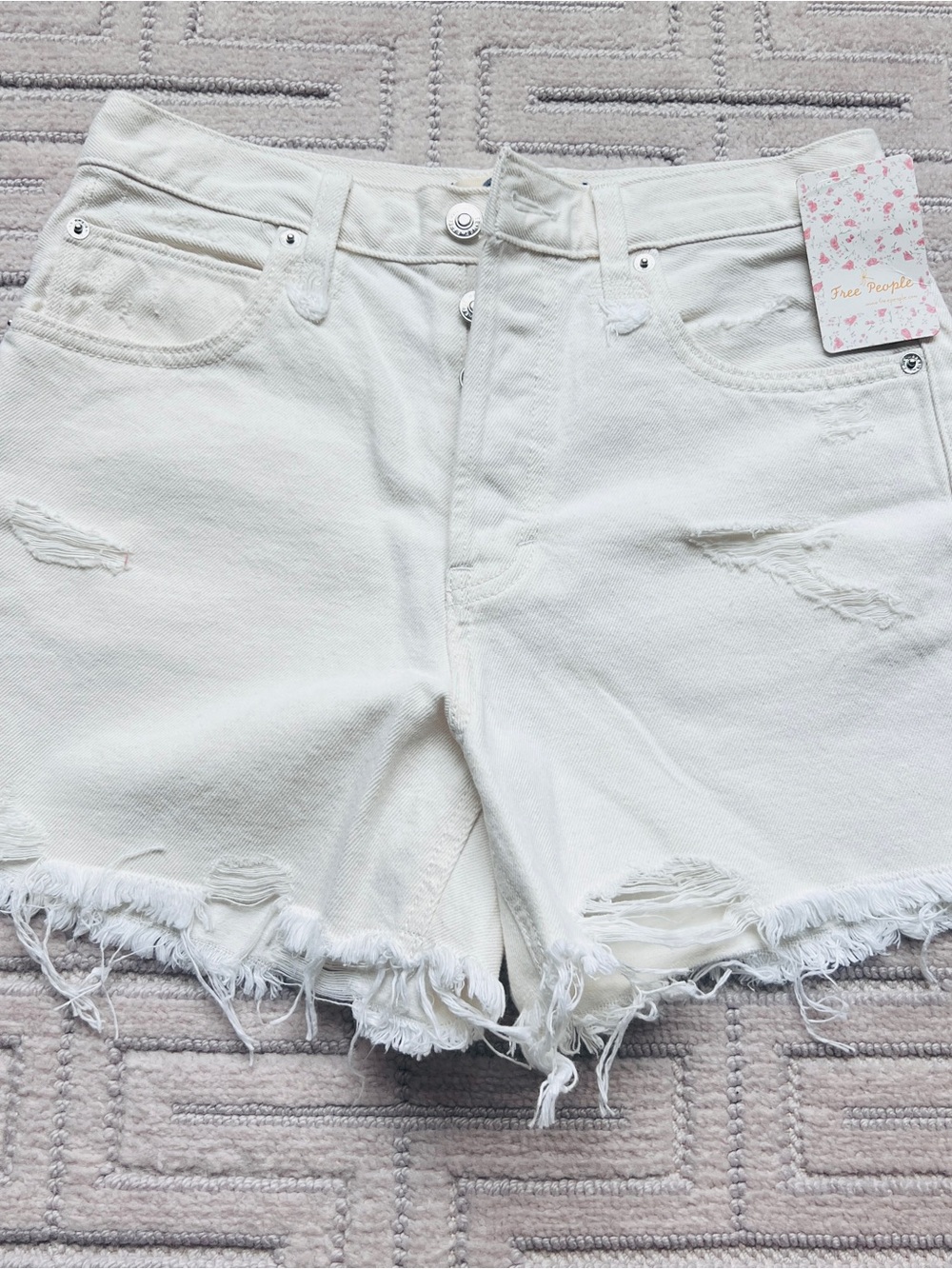 Free People We the Free white distressed denim shorts-size 26